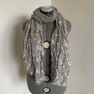 Tilo grey scarf with white heart print.